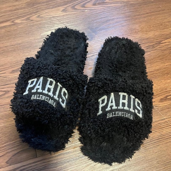 Balenciaga Shearling Graphic Print Slides Women's Size: 7 - Picture 1 of 4